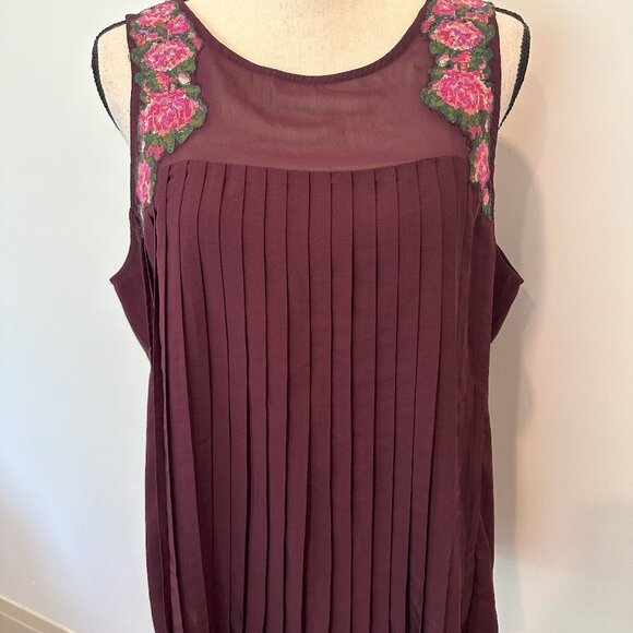 American  Eagle Outfitters Burgundy Pleated front with Floral Design XL - Picture 8 of 8